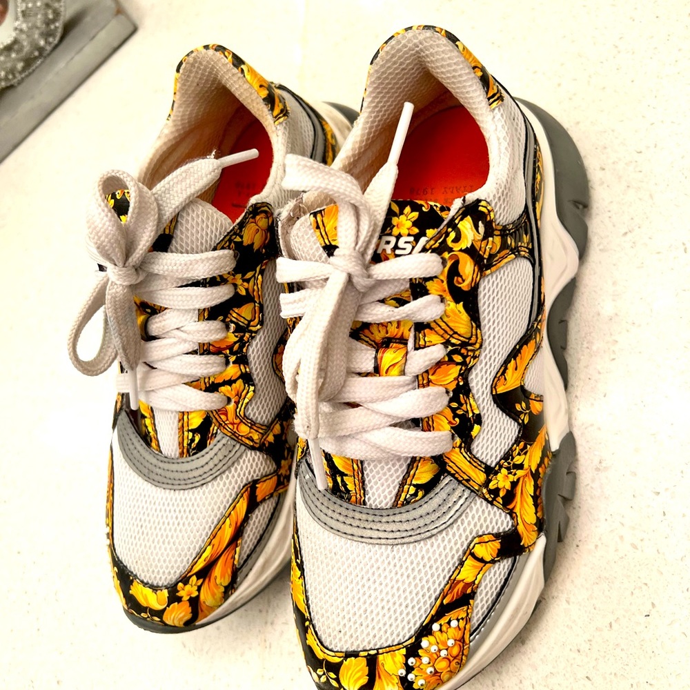 Fairly used Real Versace shoes